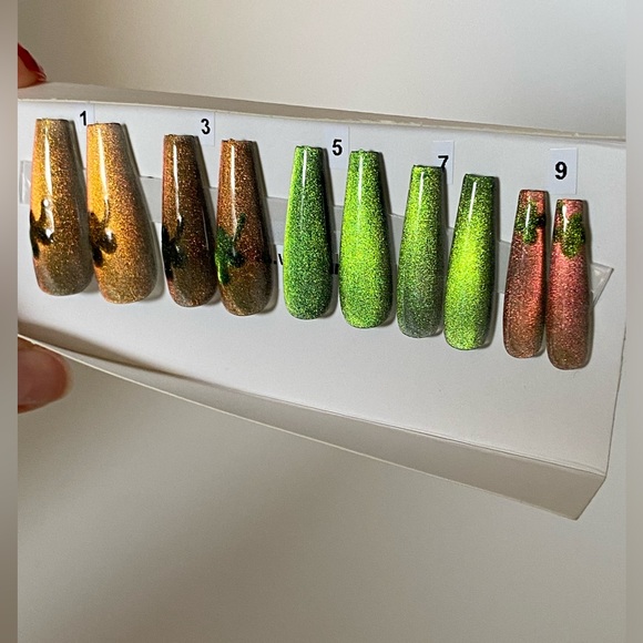 Hand painted press on nails // Long coffin shape // 20 nails // 10 sizes - Picture 3 of 17